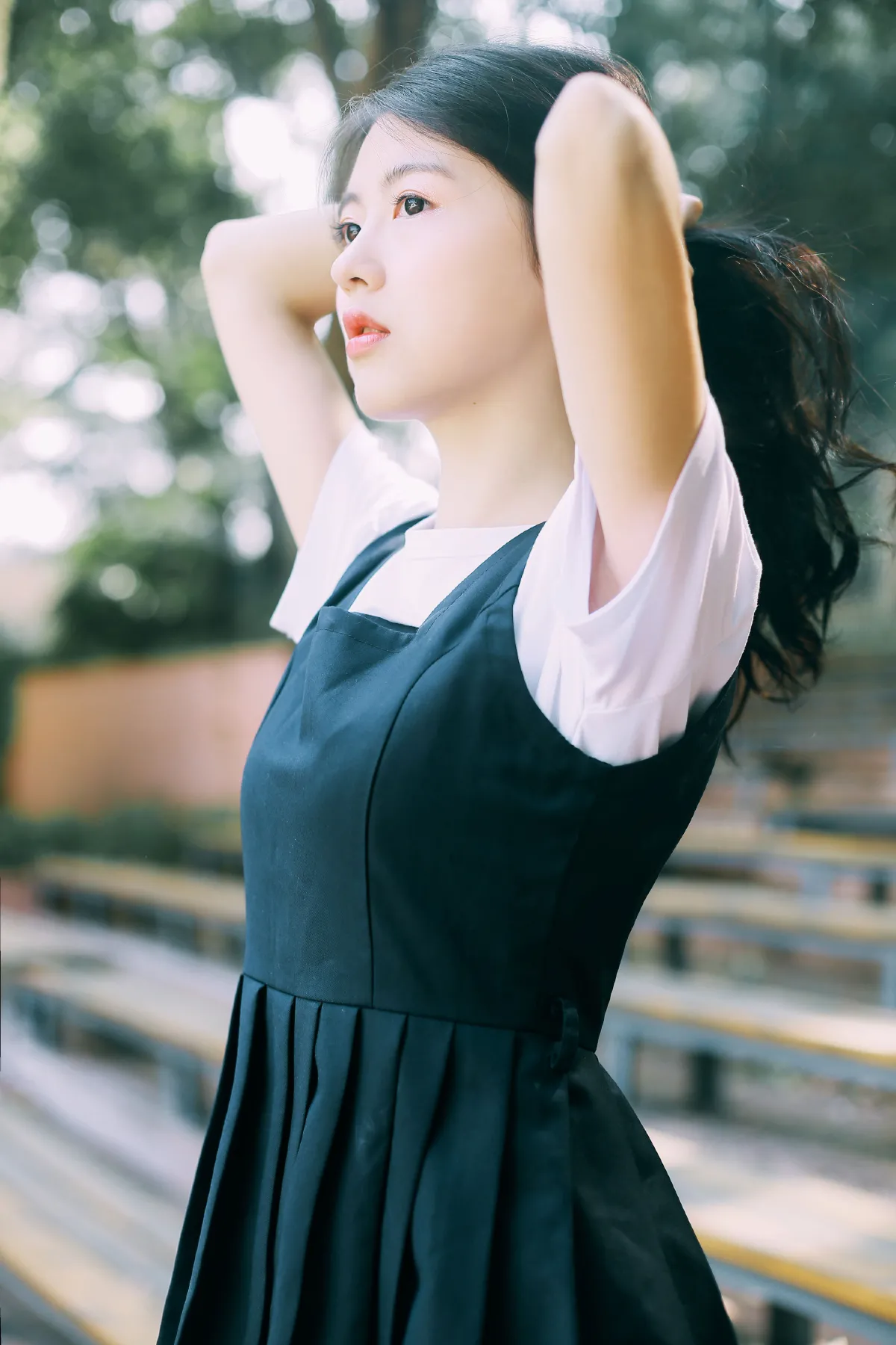校服的裙摆