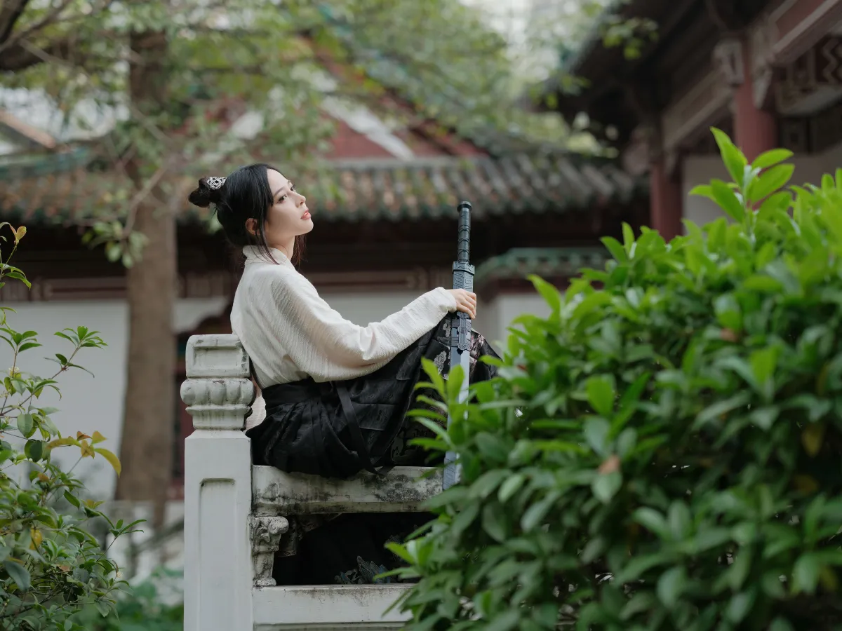女剑客