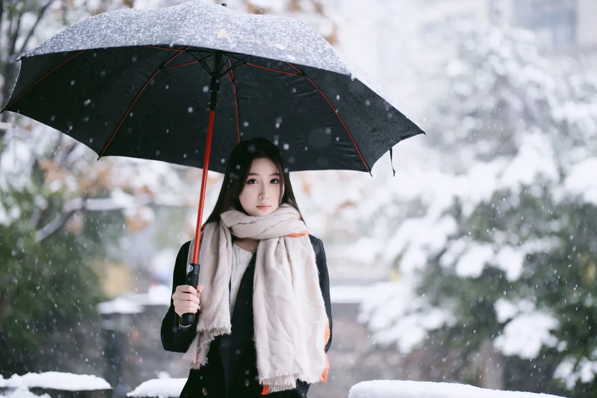 雪中独舞的花