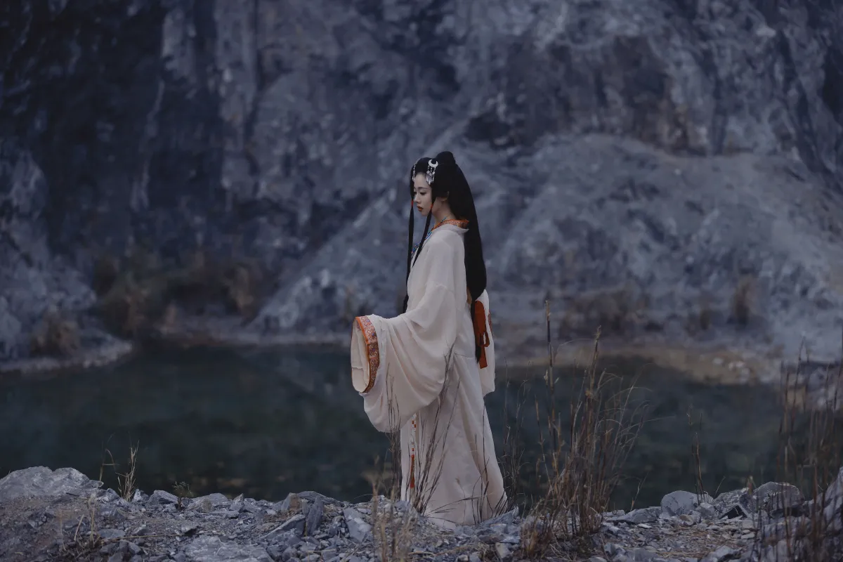 乌蝇Gor_摇一瑶《孤山行》美图作品图片2