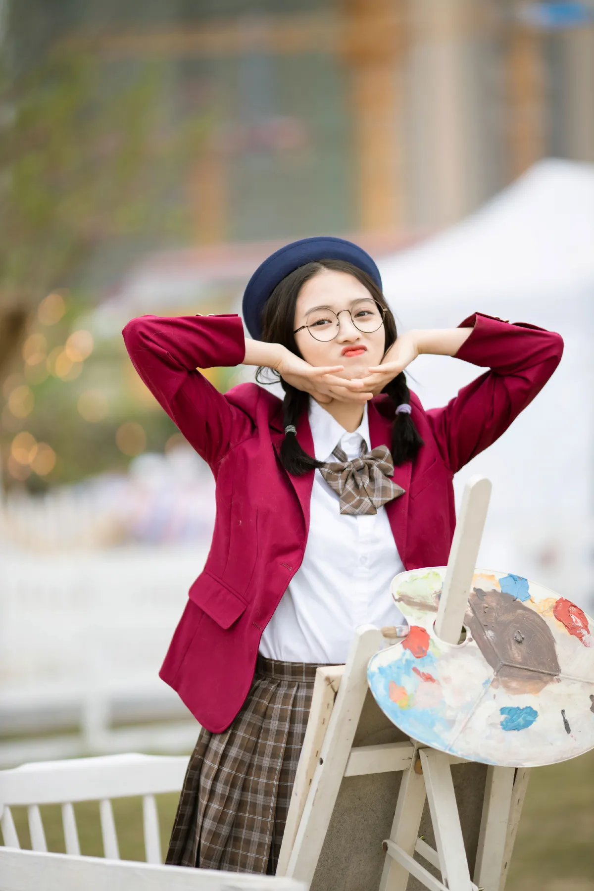 画画的女孩