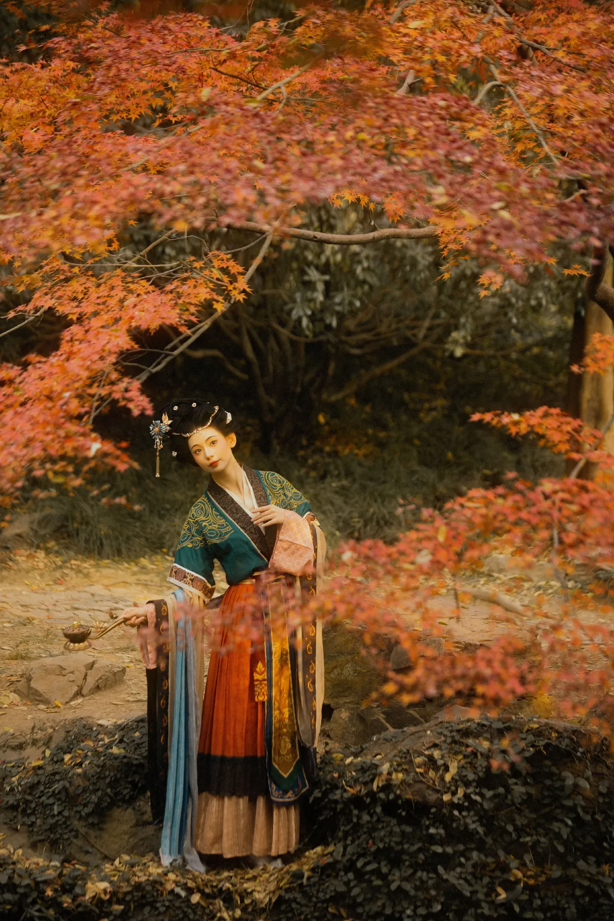 江畔丹枫