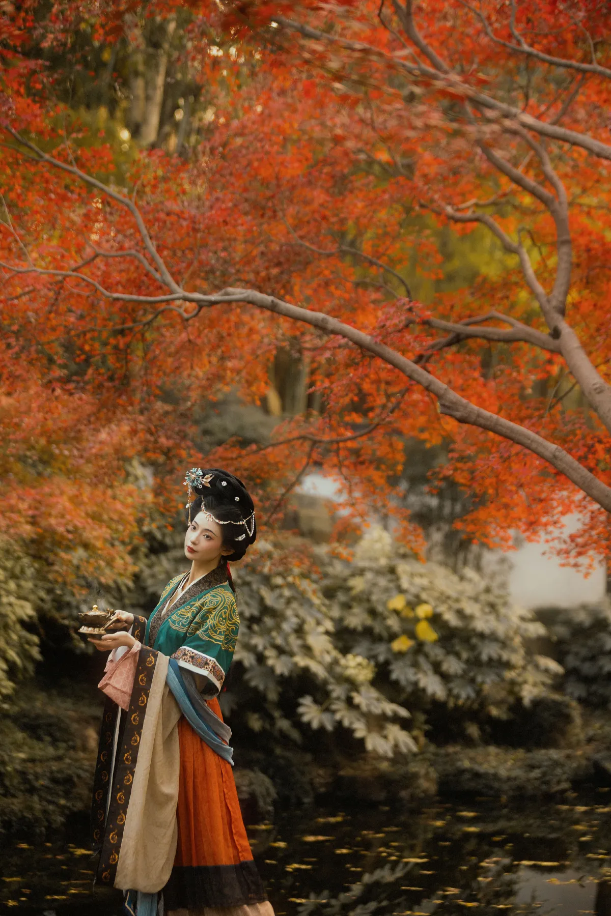 江畔丹枫