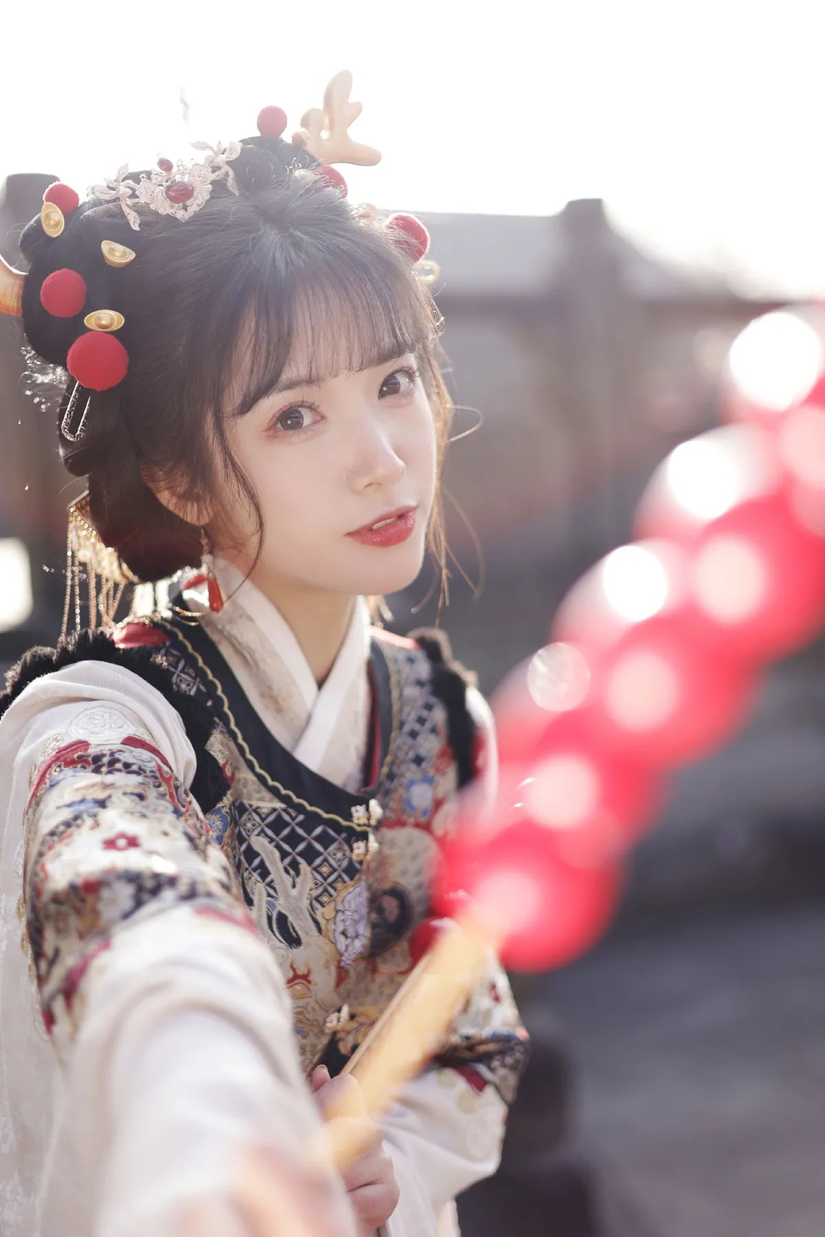 灵龙闹春