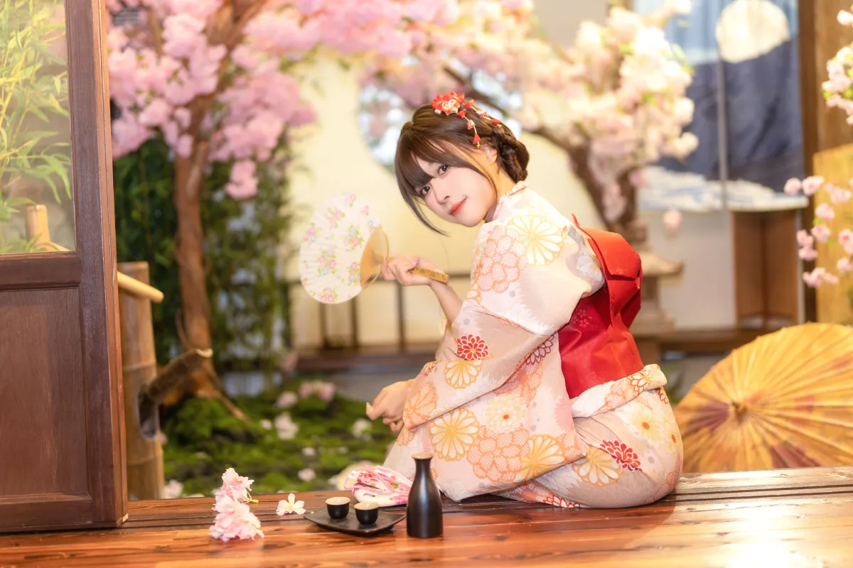 Caesar_葡萄可尔必思《樱花庭院和风浴衣》美图作品图片4