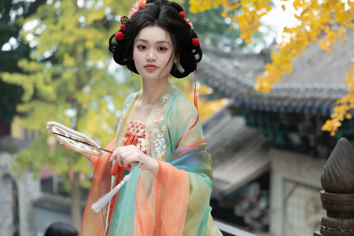 银杏树下