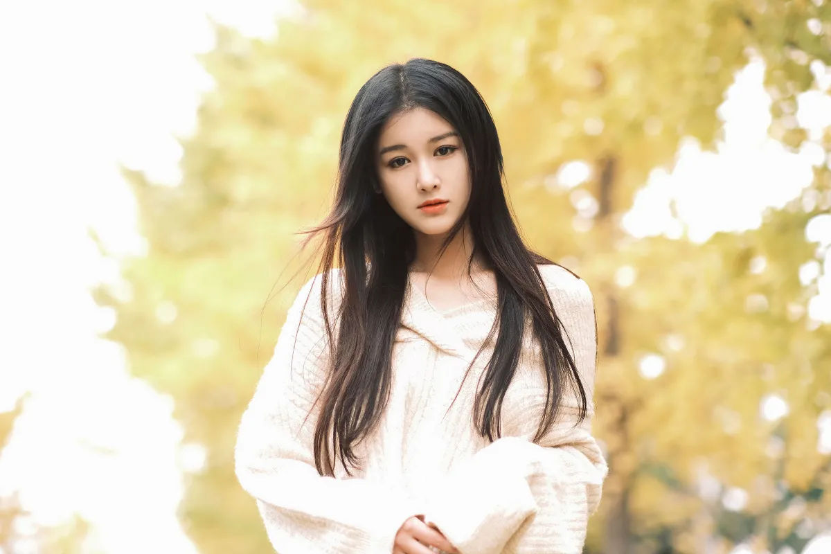 秋日银杏下的少女情怀