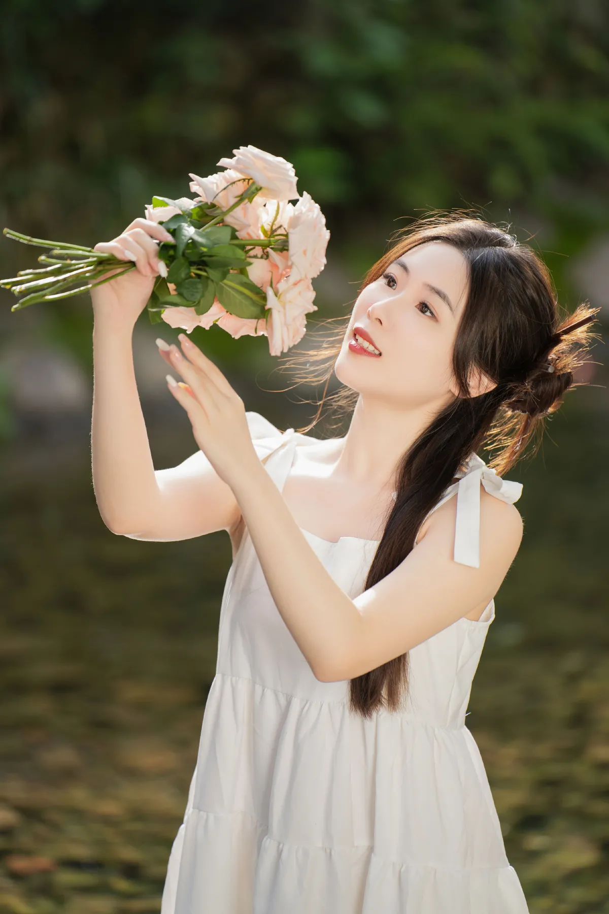 夏日小溪边