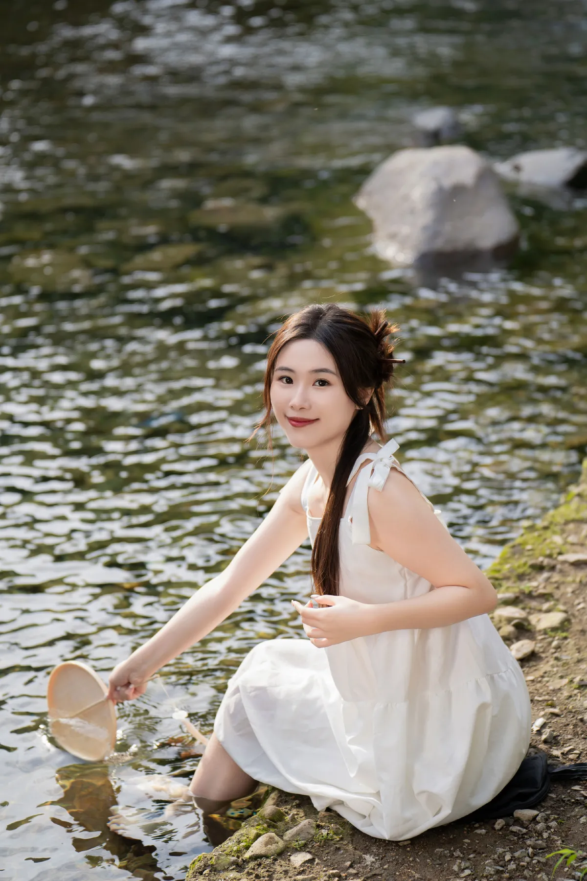 夏日小溪边