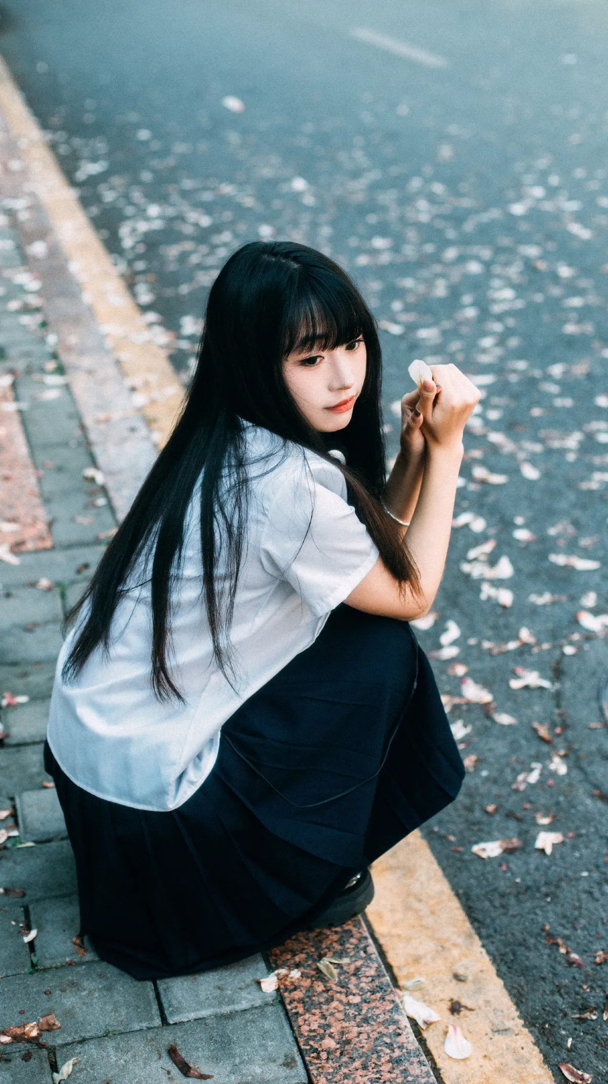 任然盛开的玉兰花街头