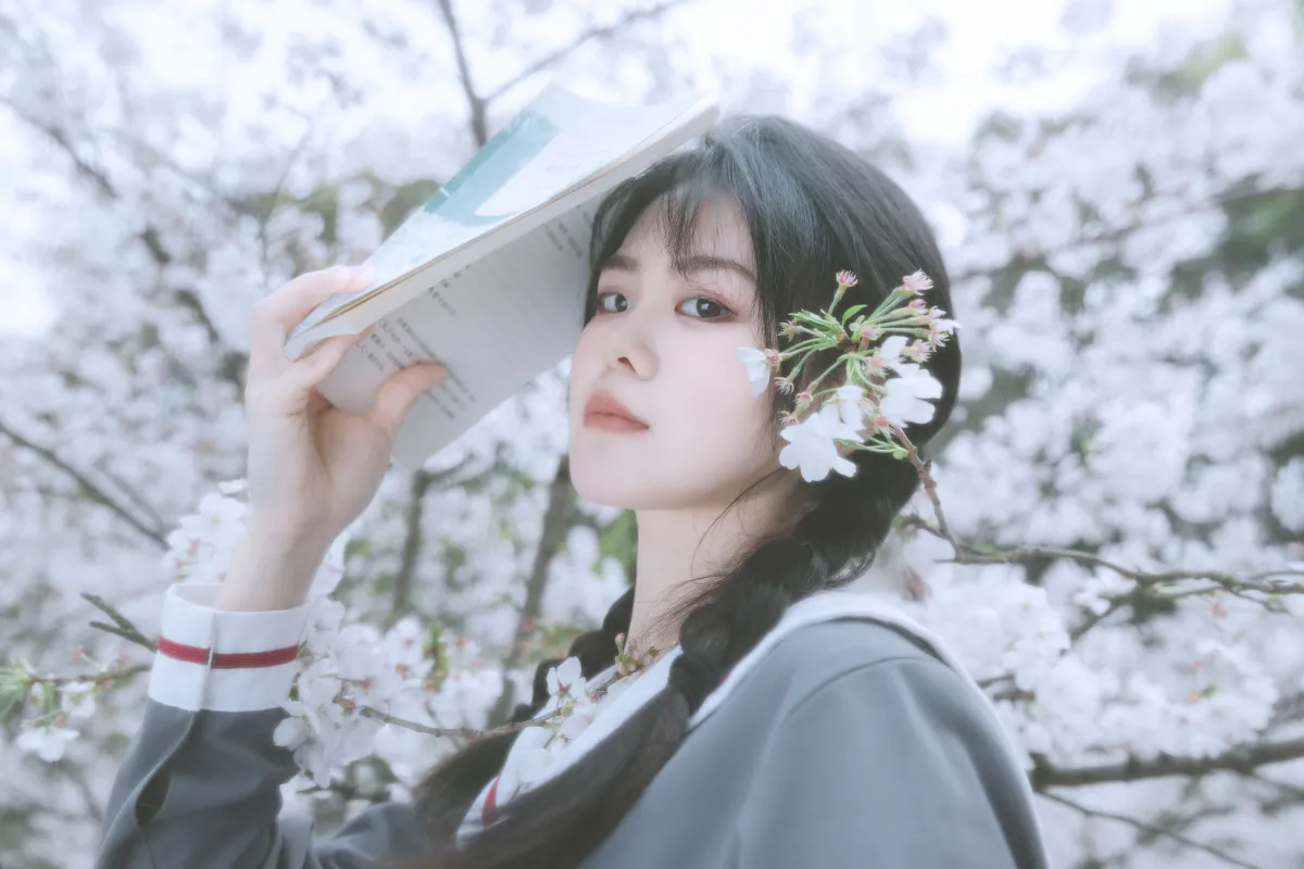少女与花