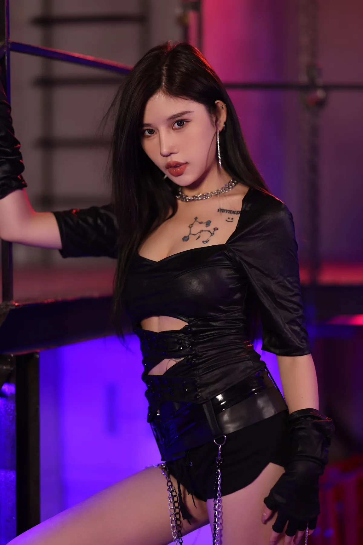 美女与黑皮衣的华丽邂逅1