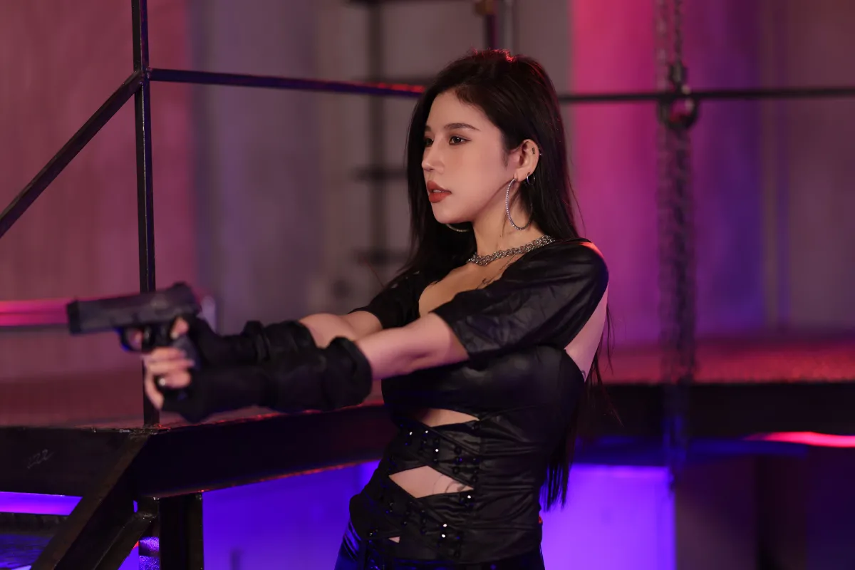 美女与黑皮衣的华丽邂逅