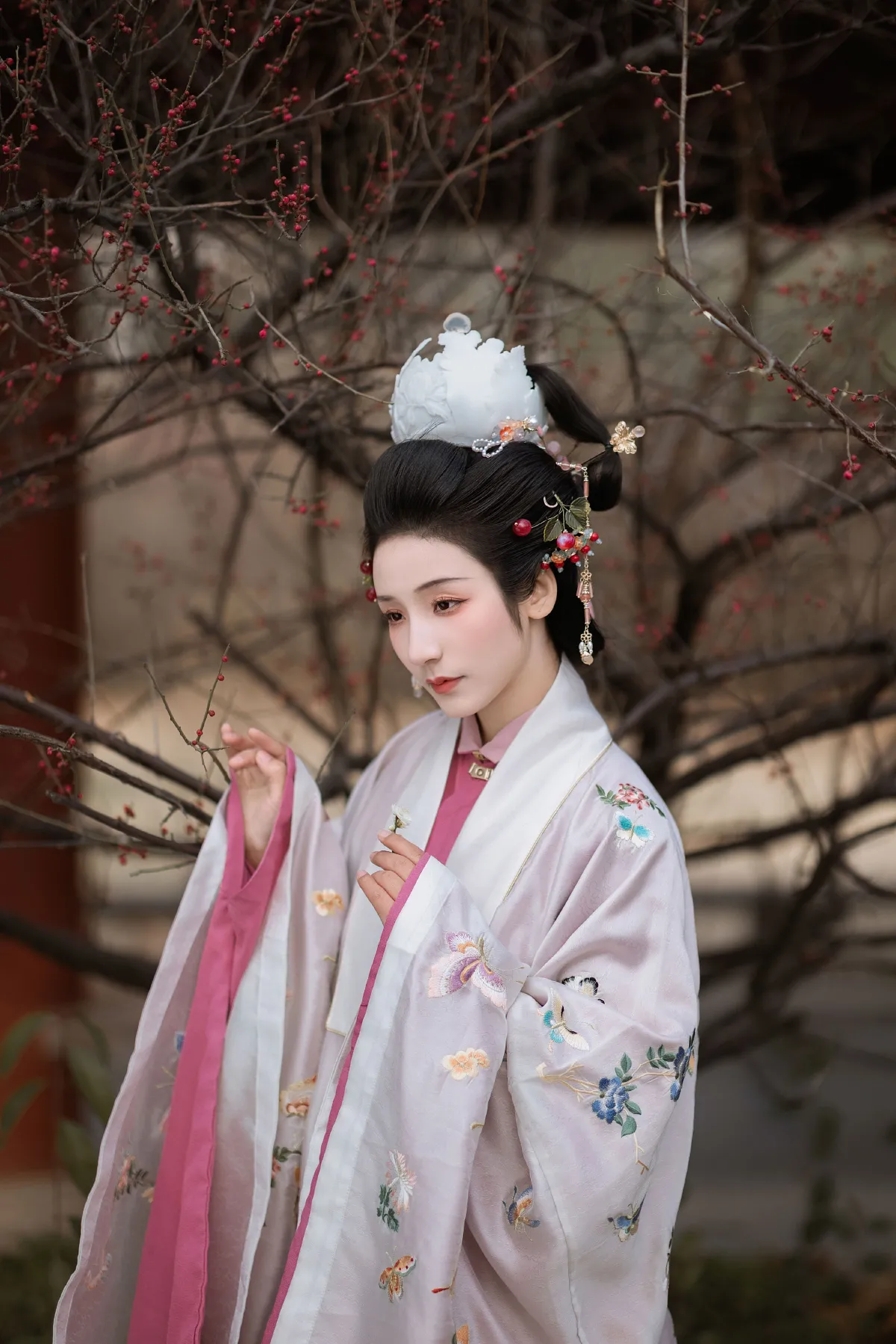 待放琼苞