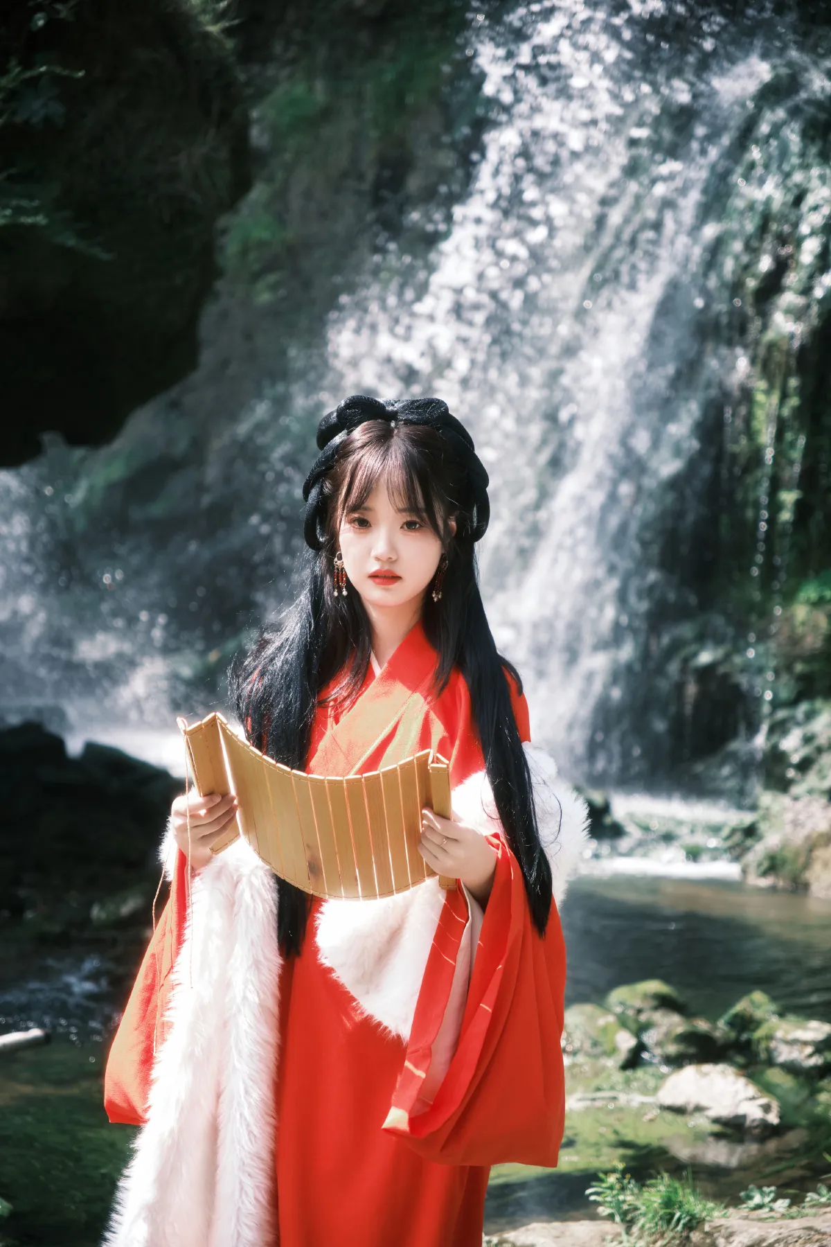 瀑布神明少女1