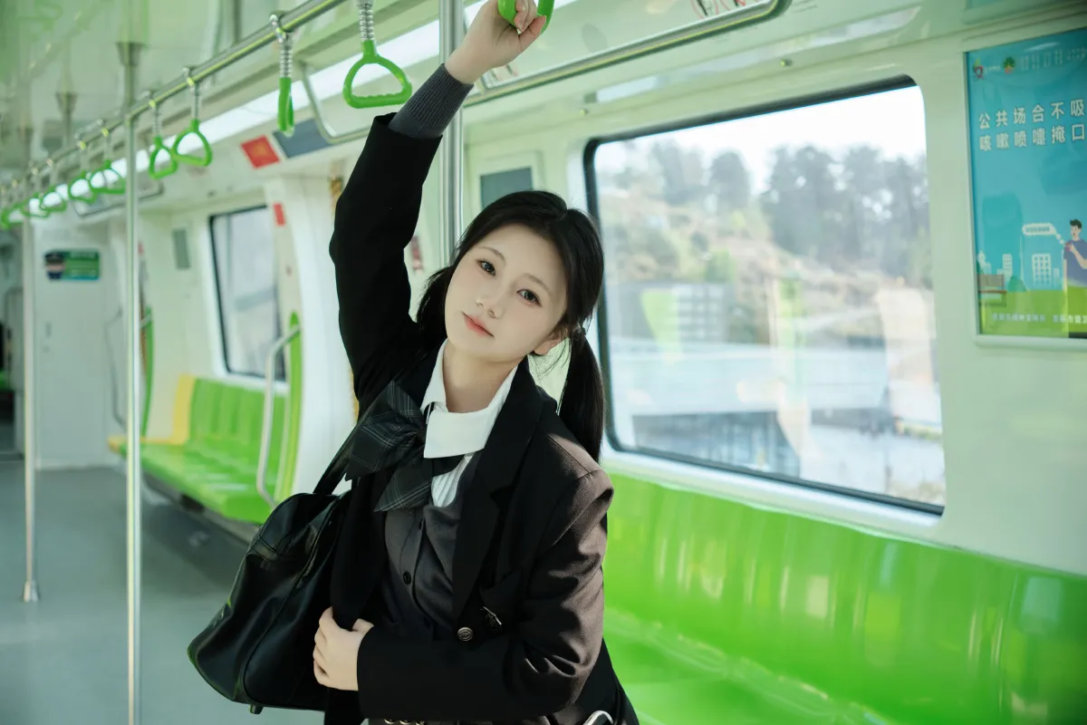 地铁女高