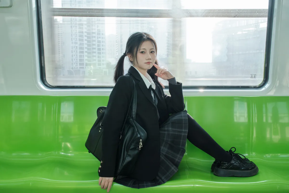 地铁女高