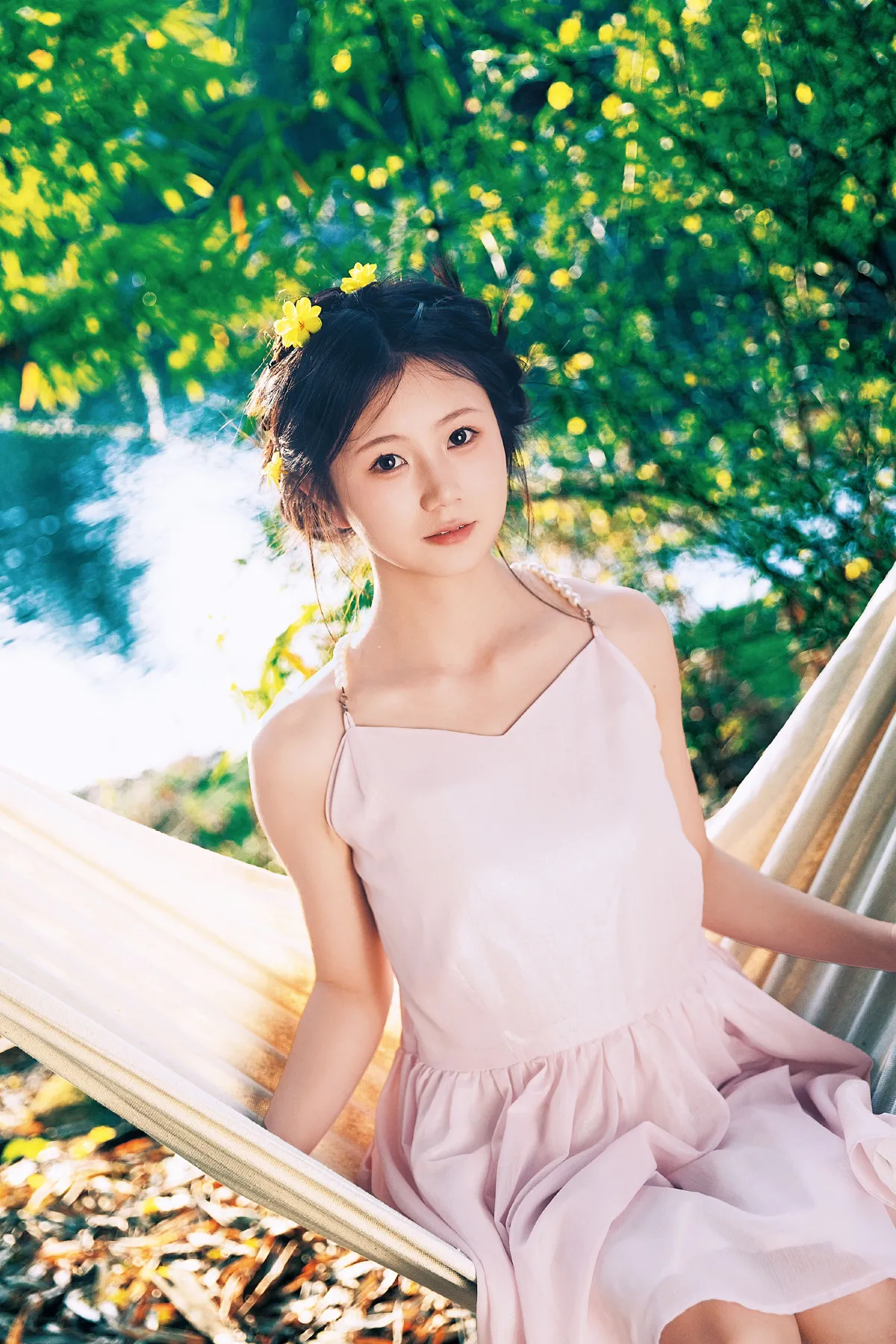 吊床少女