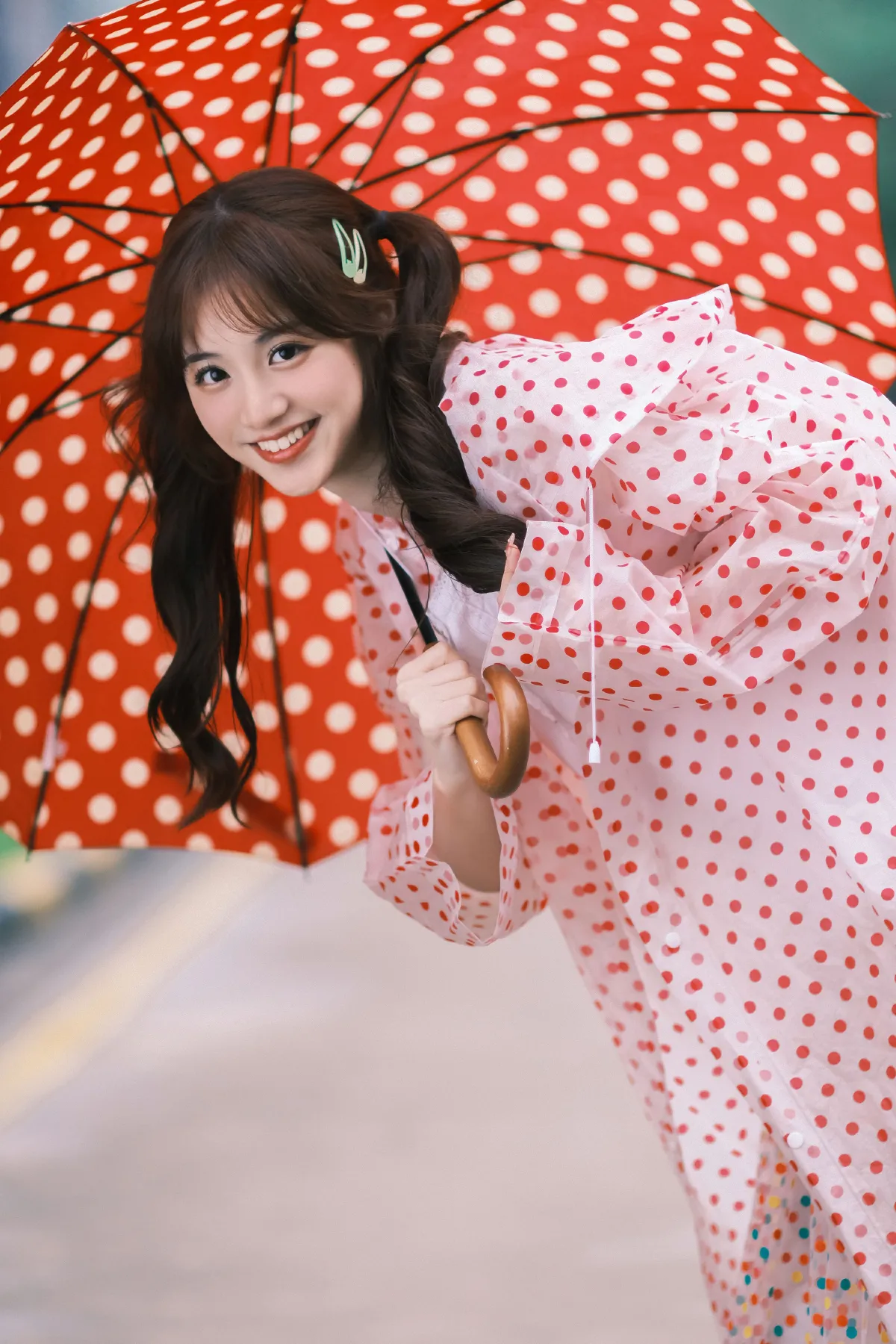 李稚明_小新肝儿《下雨天》美图作品图片4