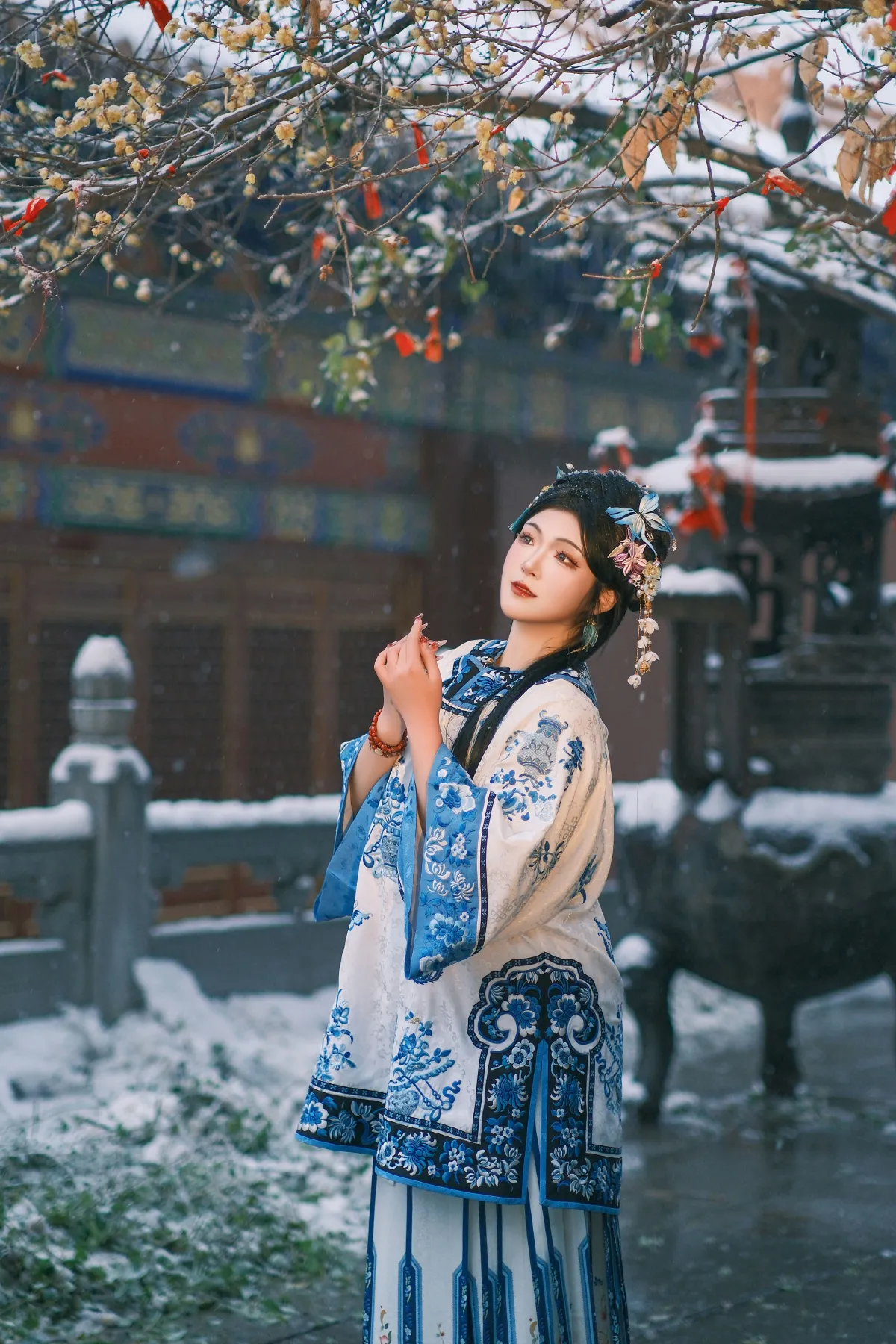 眉间雪落