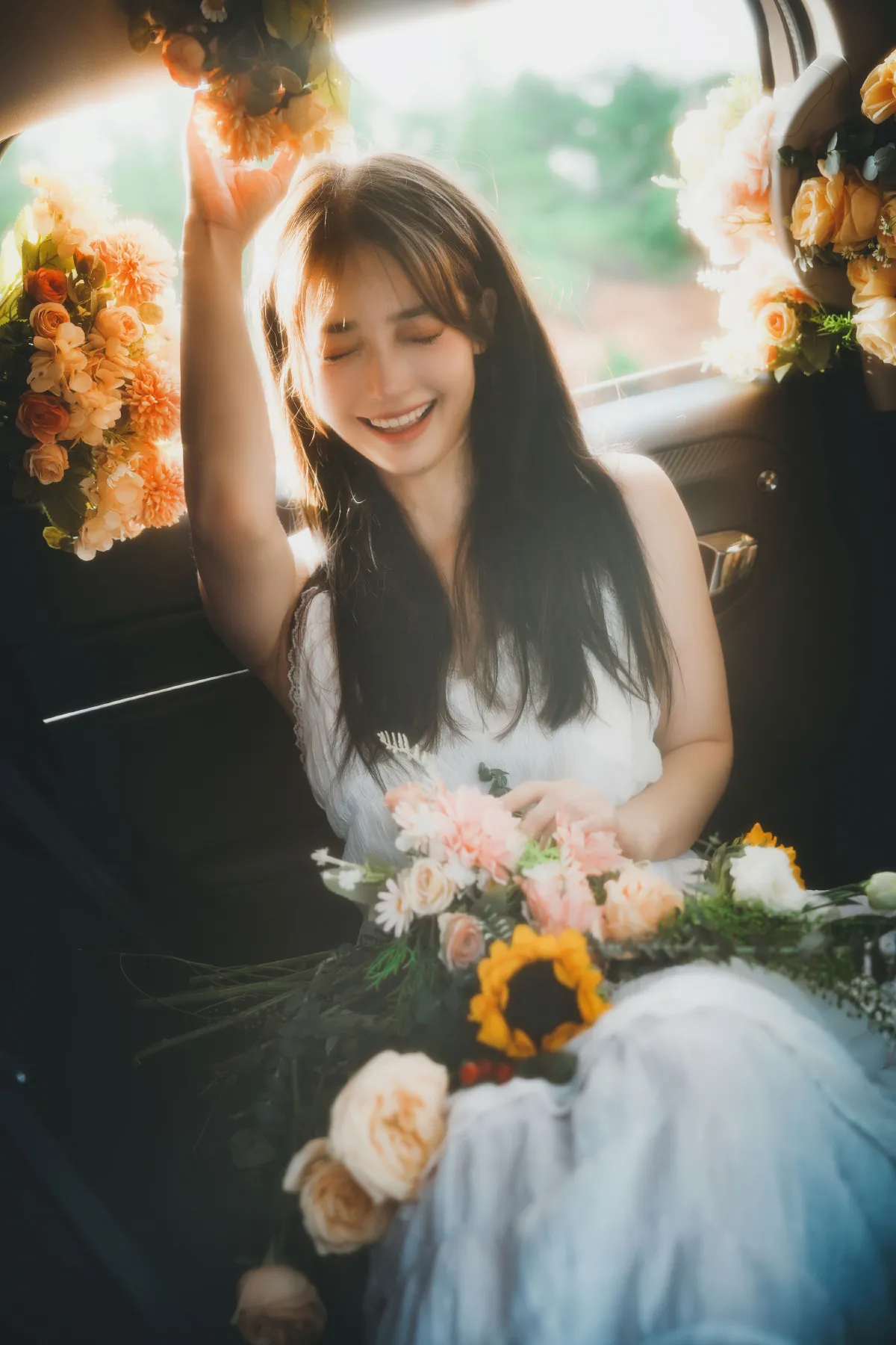 鲜花，车与少女