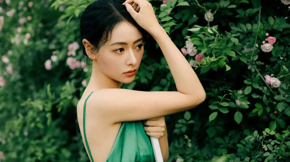 静夜盛开的蔷薇
