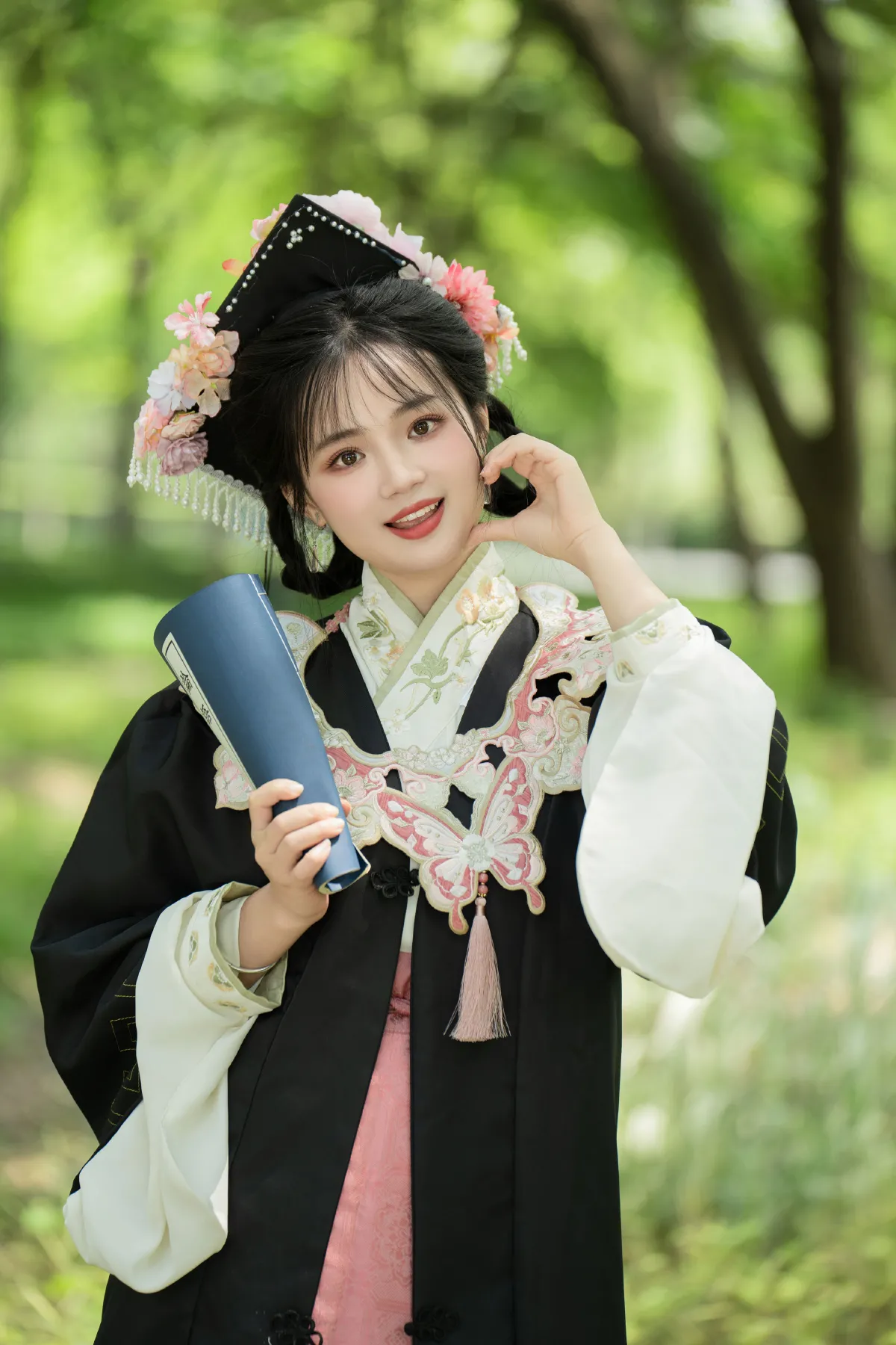 更适合中国人的学士服