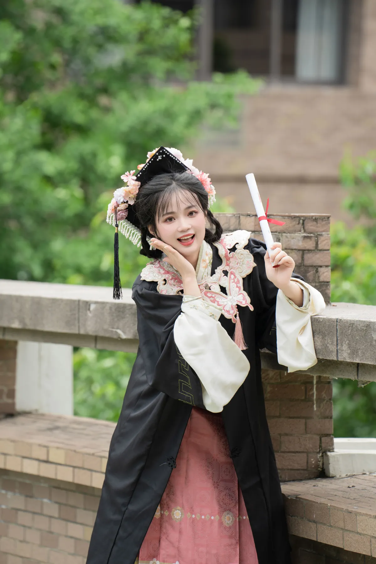 更适合中国人的学士服