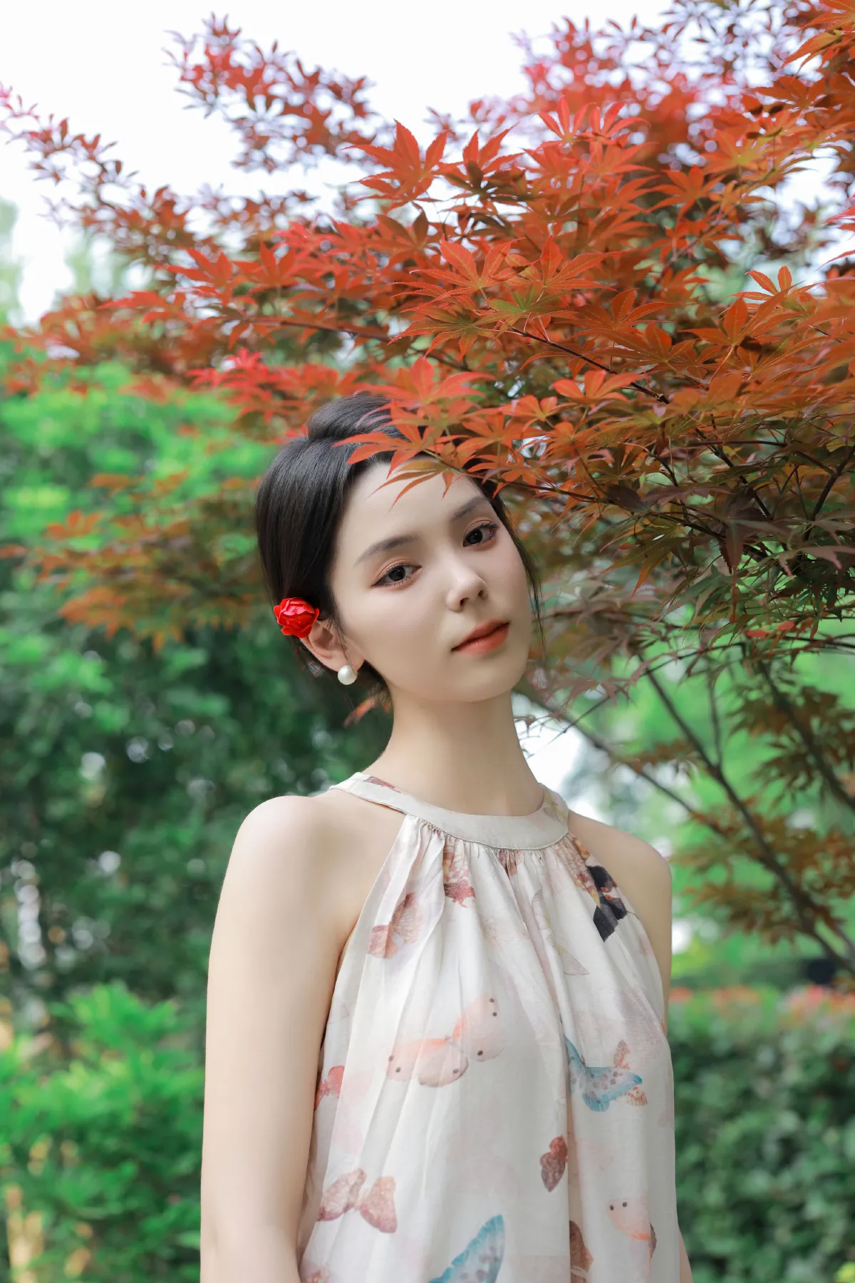 芥茉_小濛《玫瑰园的蝴蝶仙子》美图作品图片1