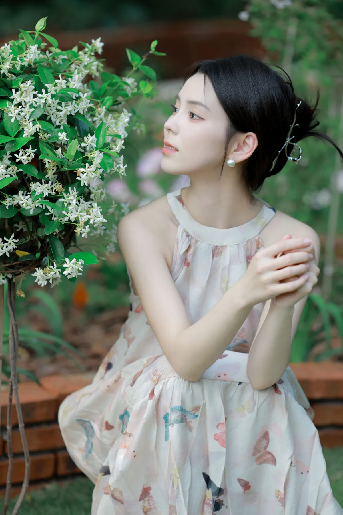 芥茉_小濛《玫瑰园的蝴蝶仙子》美图作品图片3
