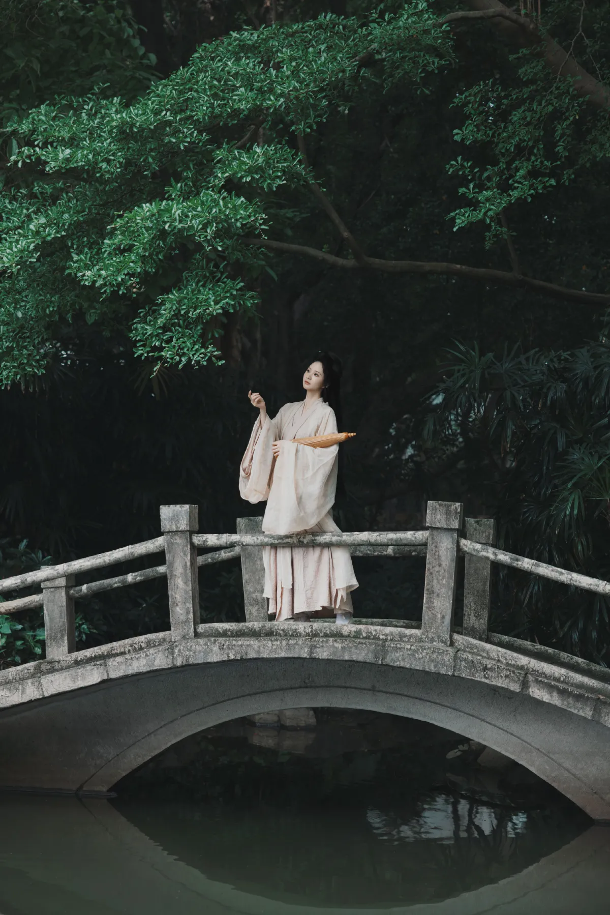 人间何所以