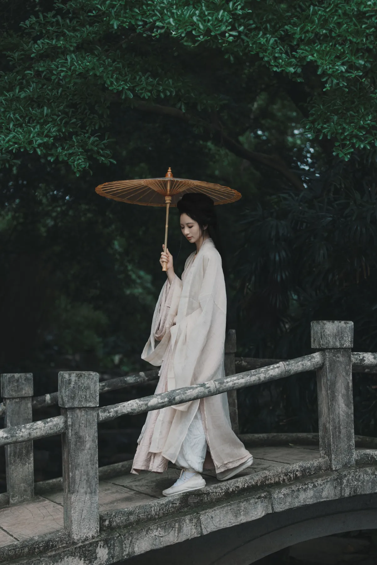 人间何所以