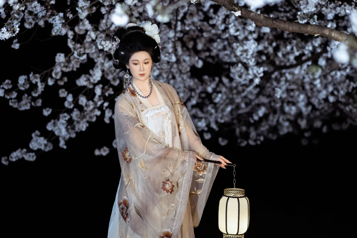 春夜赏樱