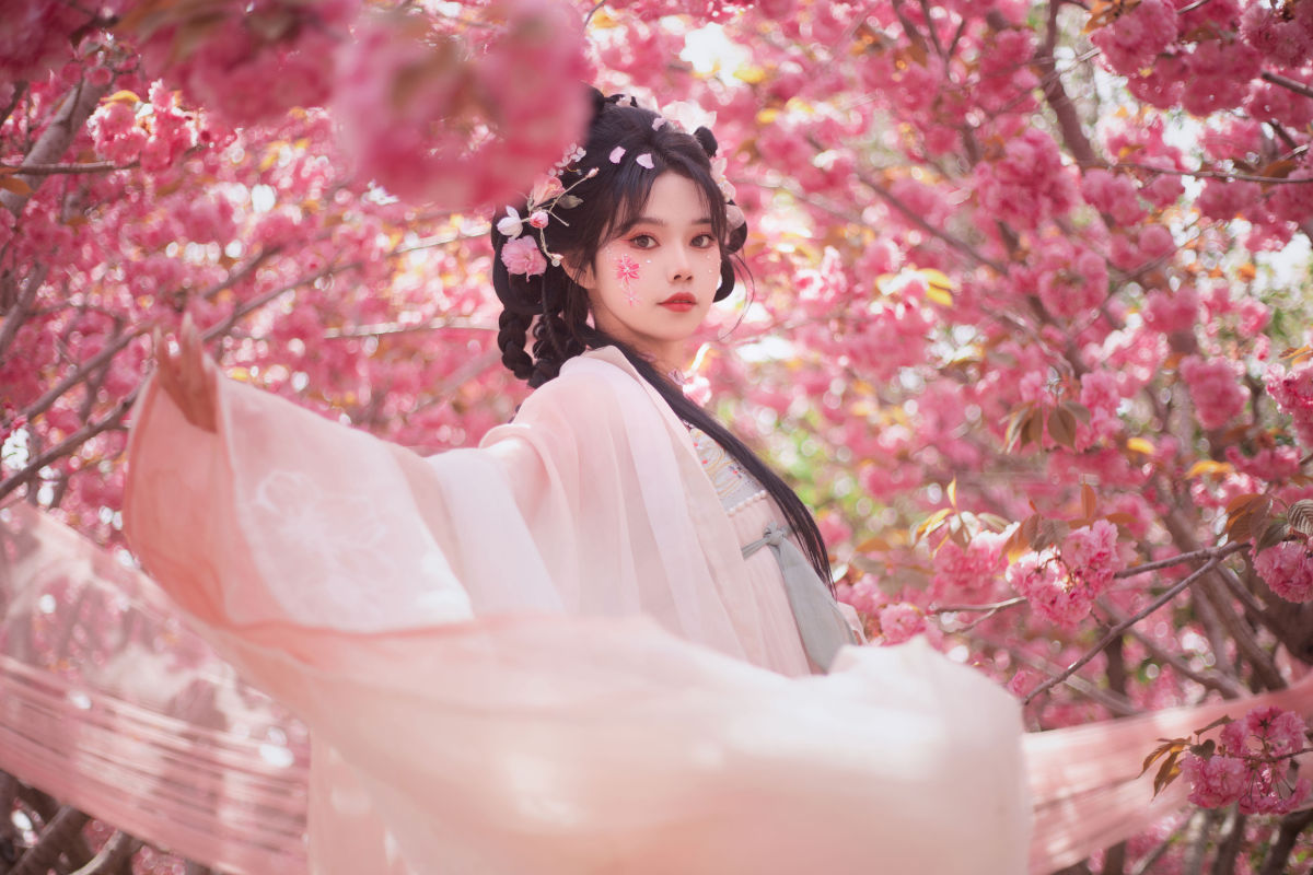 倾海的小健健呀_婉仪《十二花神之桃花》美图作品图片4