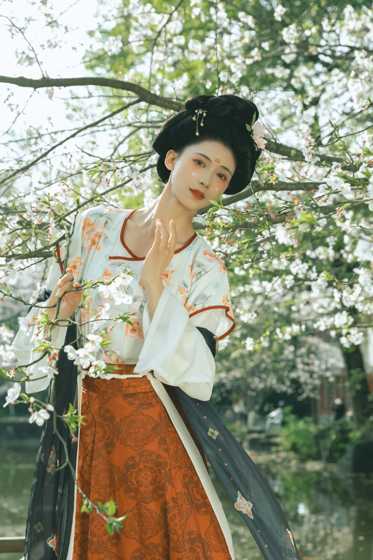 盛唐游春1