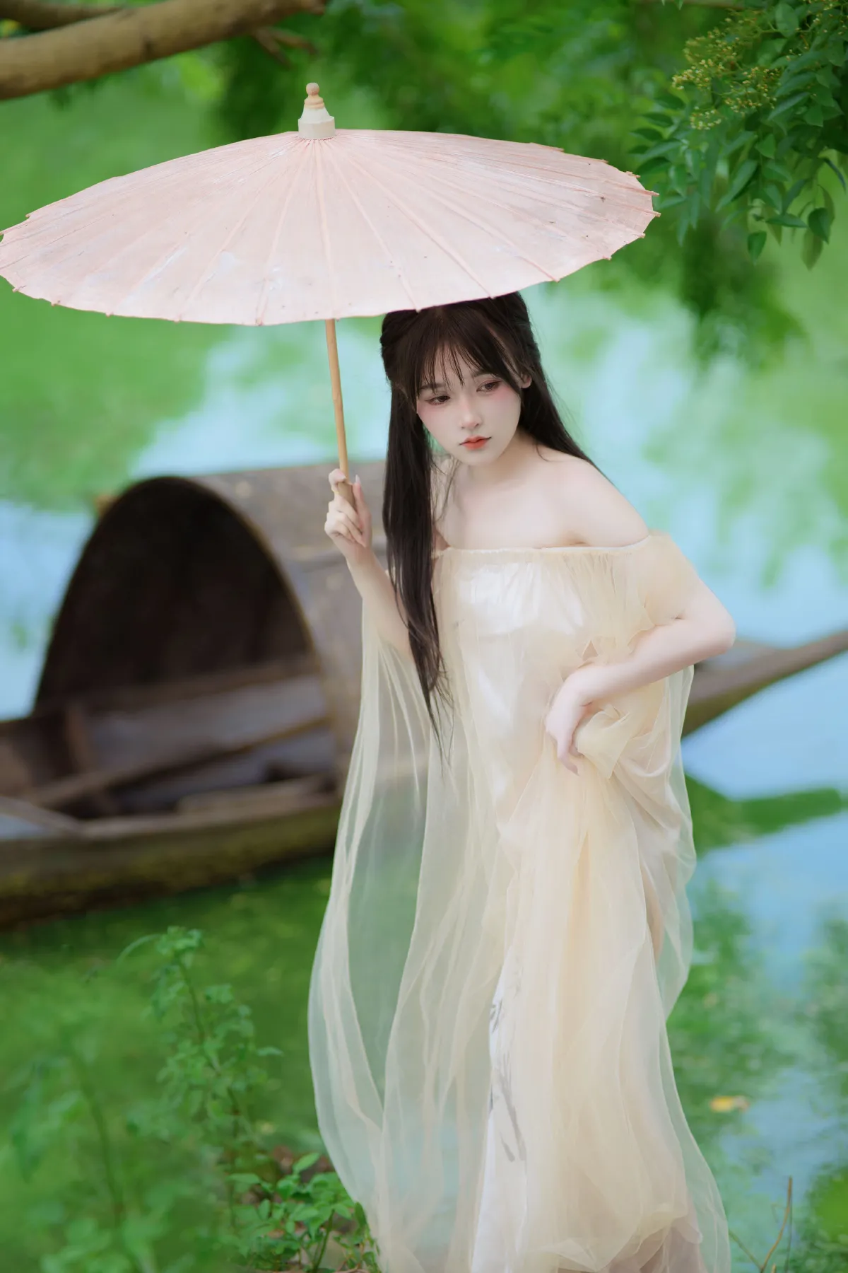 小雨汉服摄影工作室_小小雨《烟雨江南》美图作品图片3