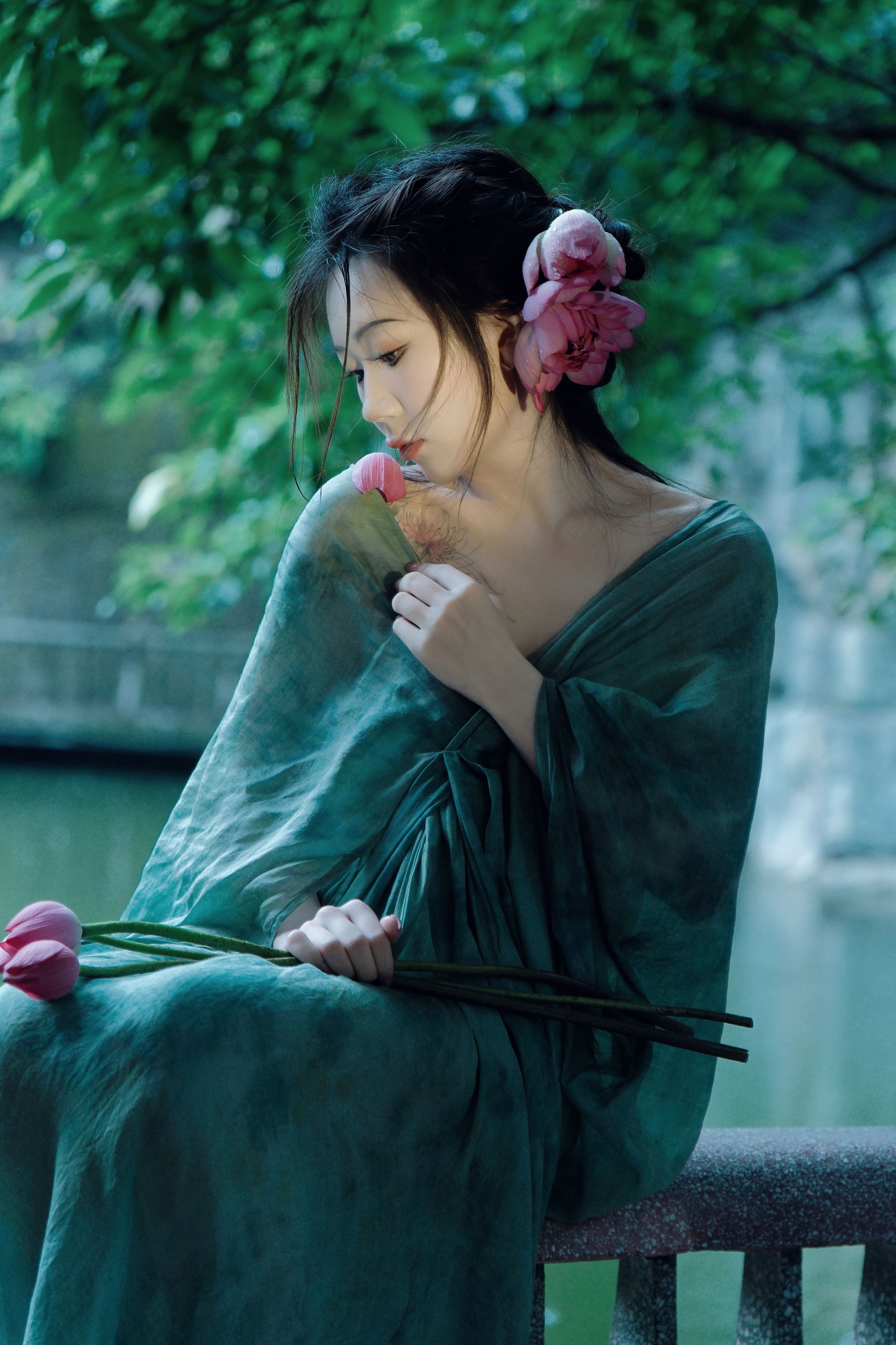雨中荷
