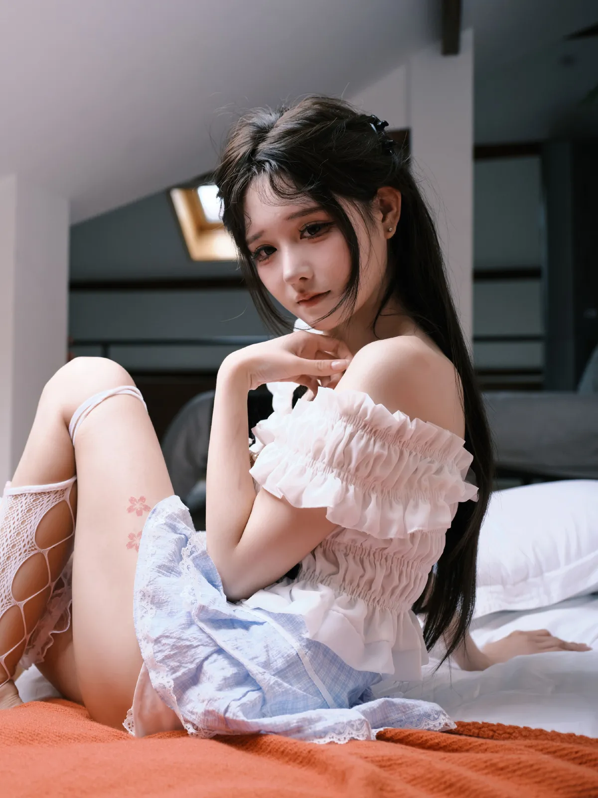 洋房天台的读书少女