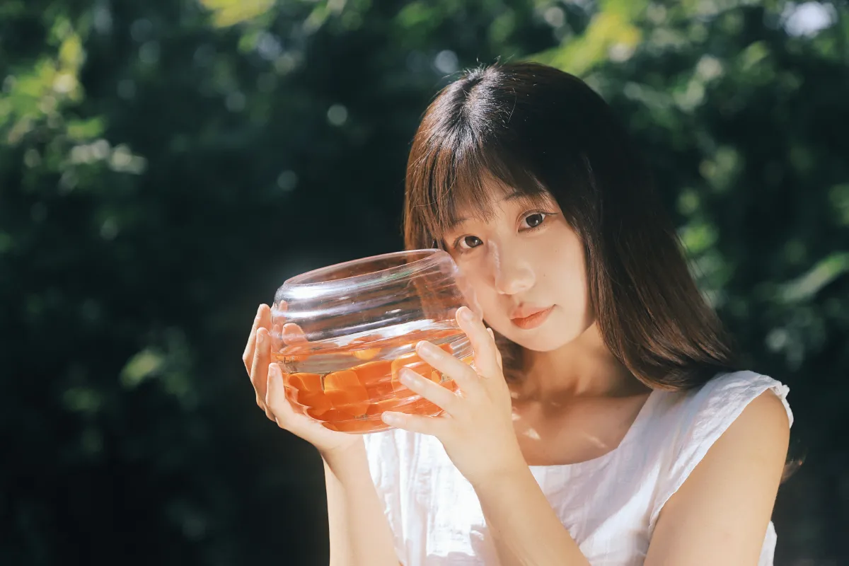 南乔儿_梅子梅子《小番茄》美图作品图片4