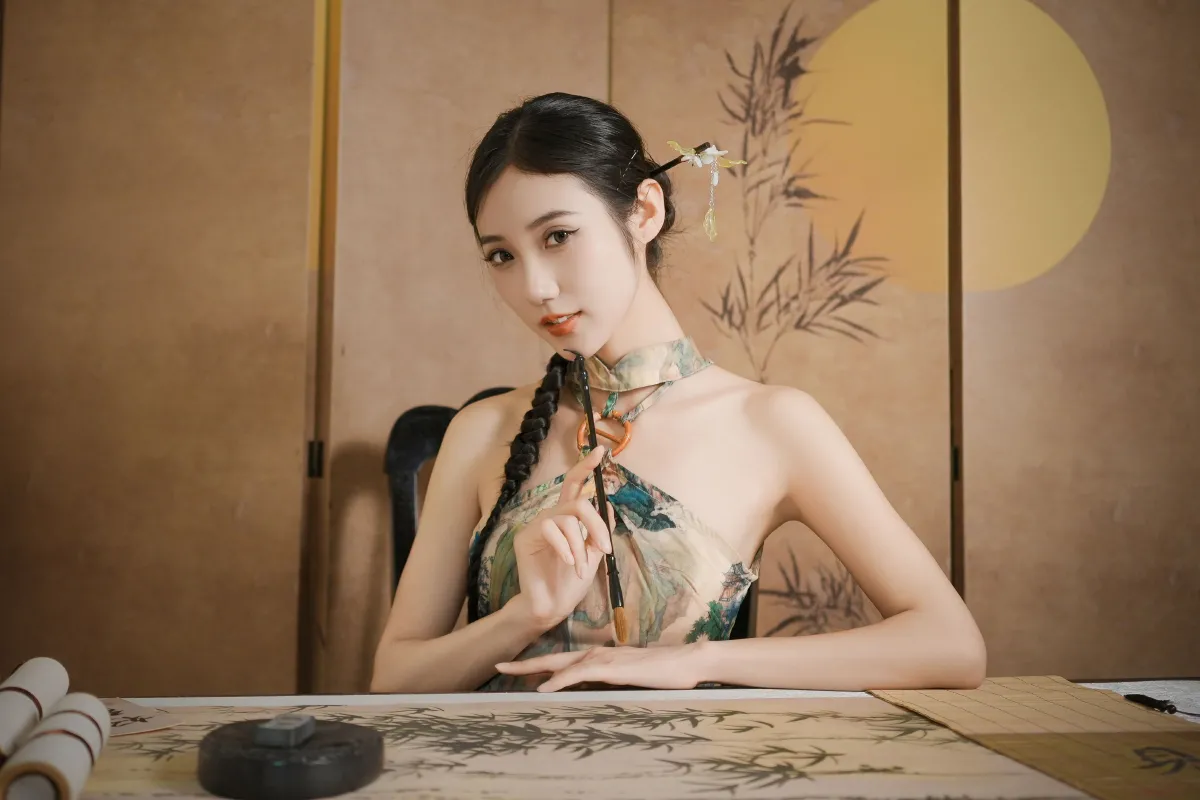 古韵今风：旗袍下的静谧世界