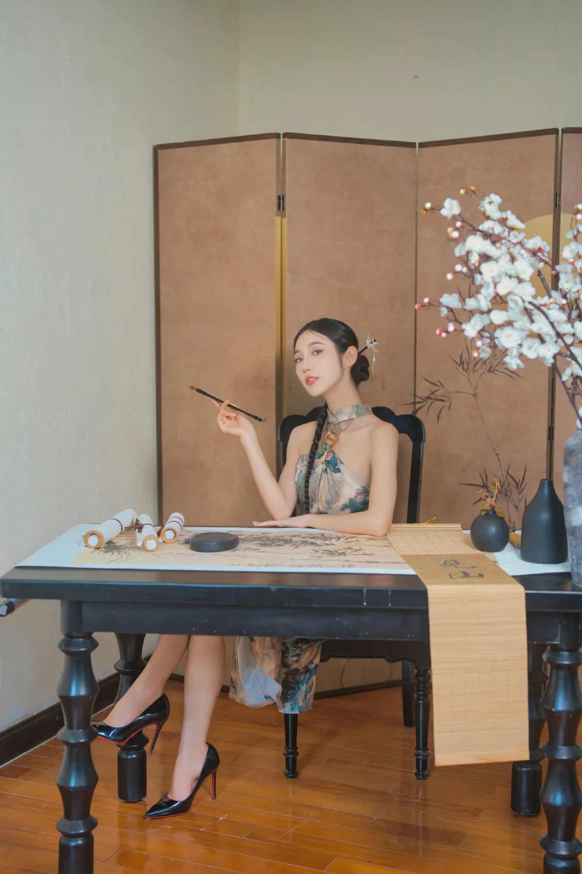 陈先森_o1ne万《古韵今风：旗袍下的静谧世界》美图作品图片1