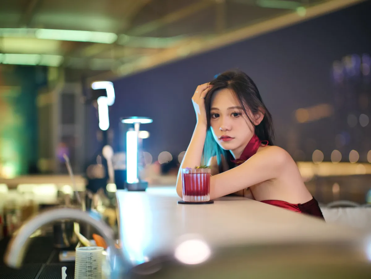 红裙倩影