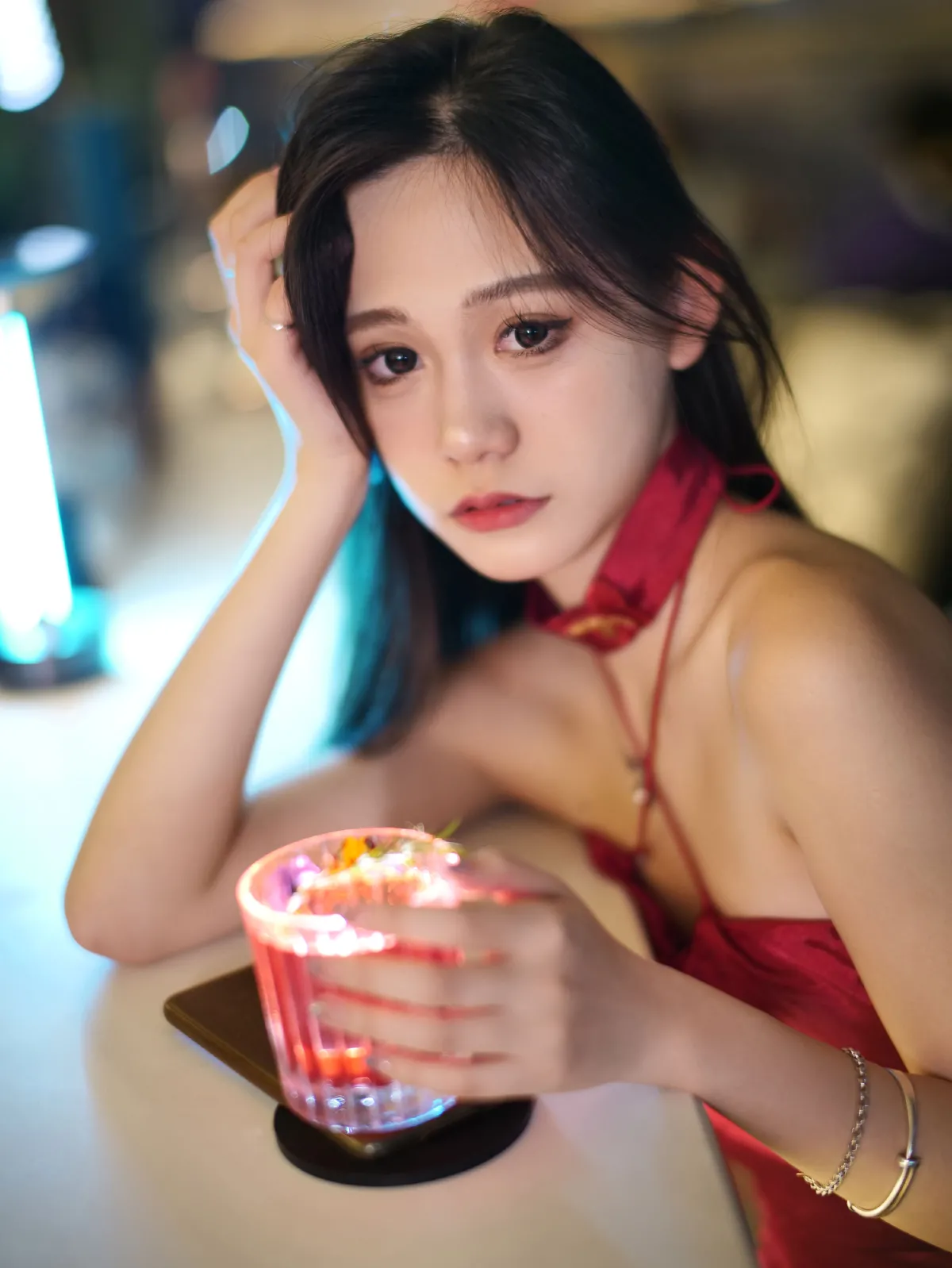 红裙倩影