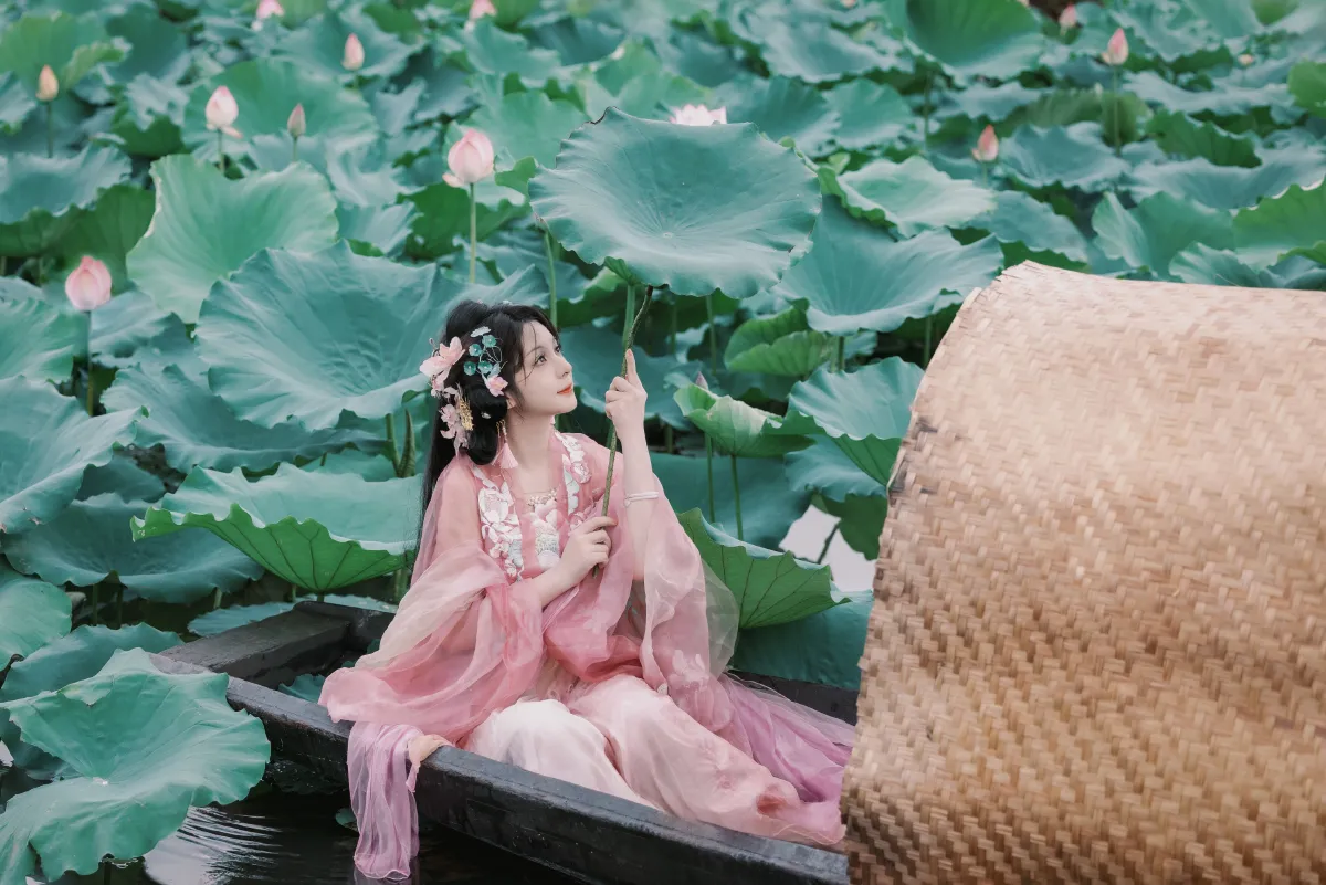 乌蝇Gor_MINI蜜丽《荷塘畔影》美图作品图片4
