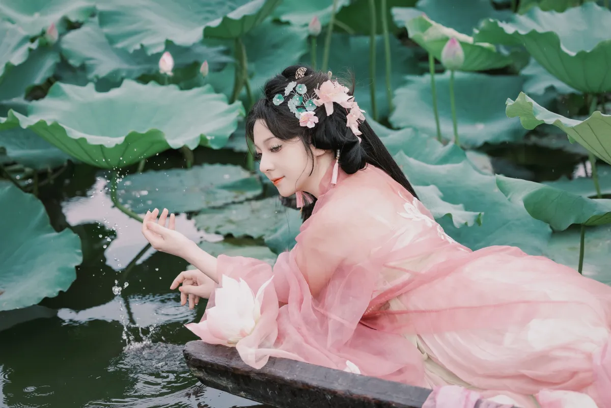 乌蝇Gor_MINI蜜丽《荷塘畔影》美图作品图片5