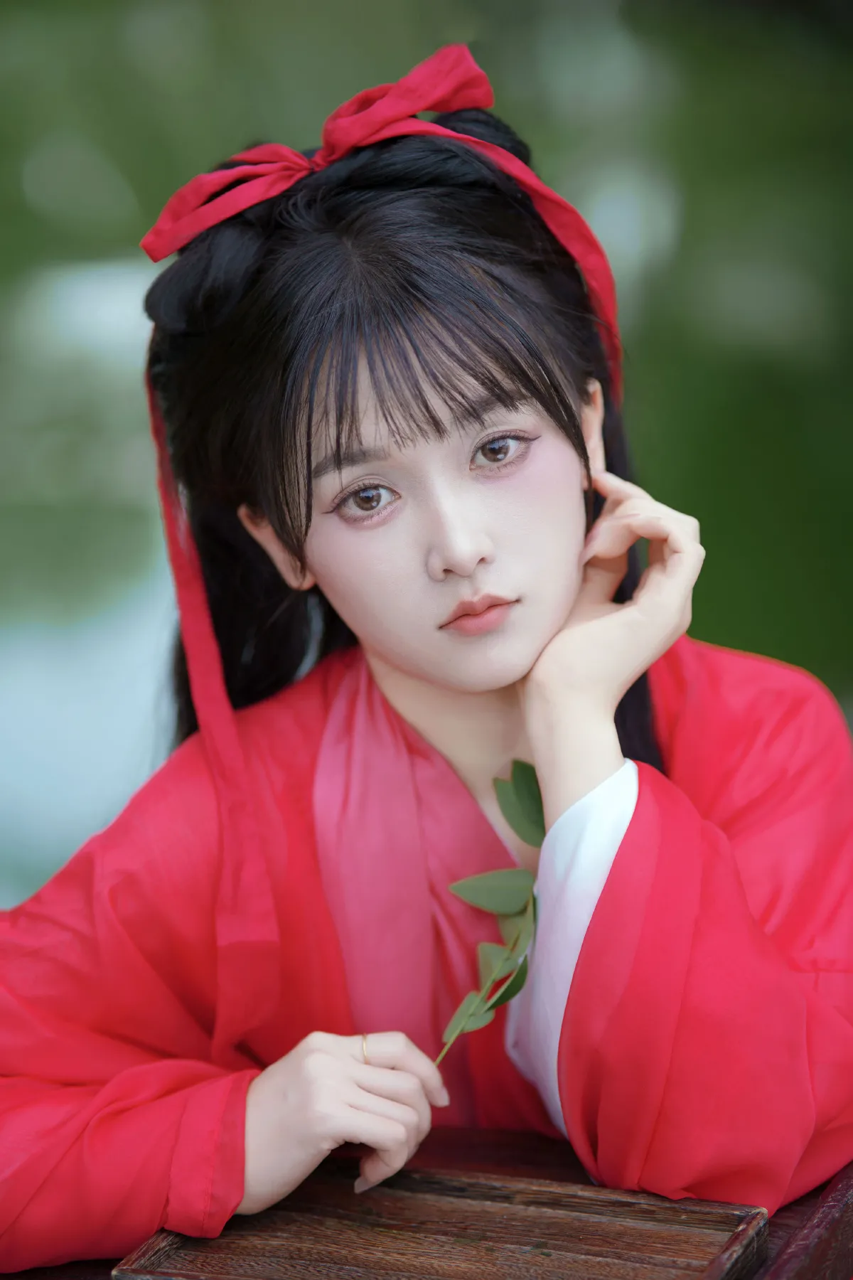 林花谢了春红