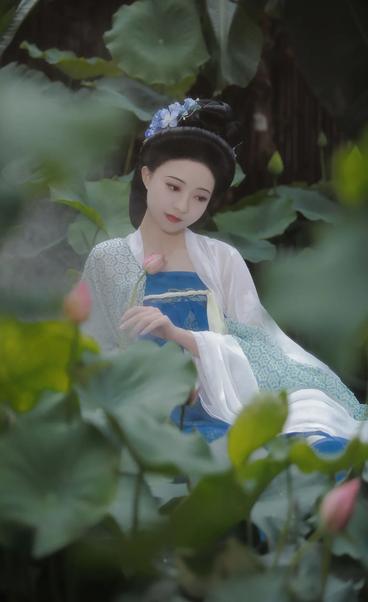 阿录-_与芳《雨微凉，沁衣间》美图作品图片5