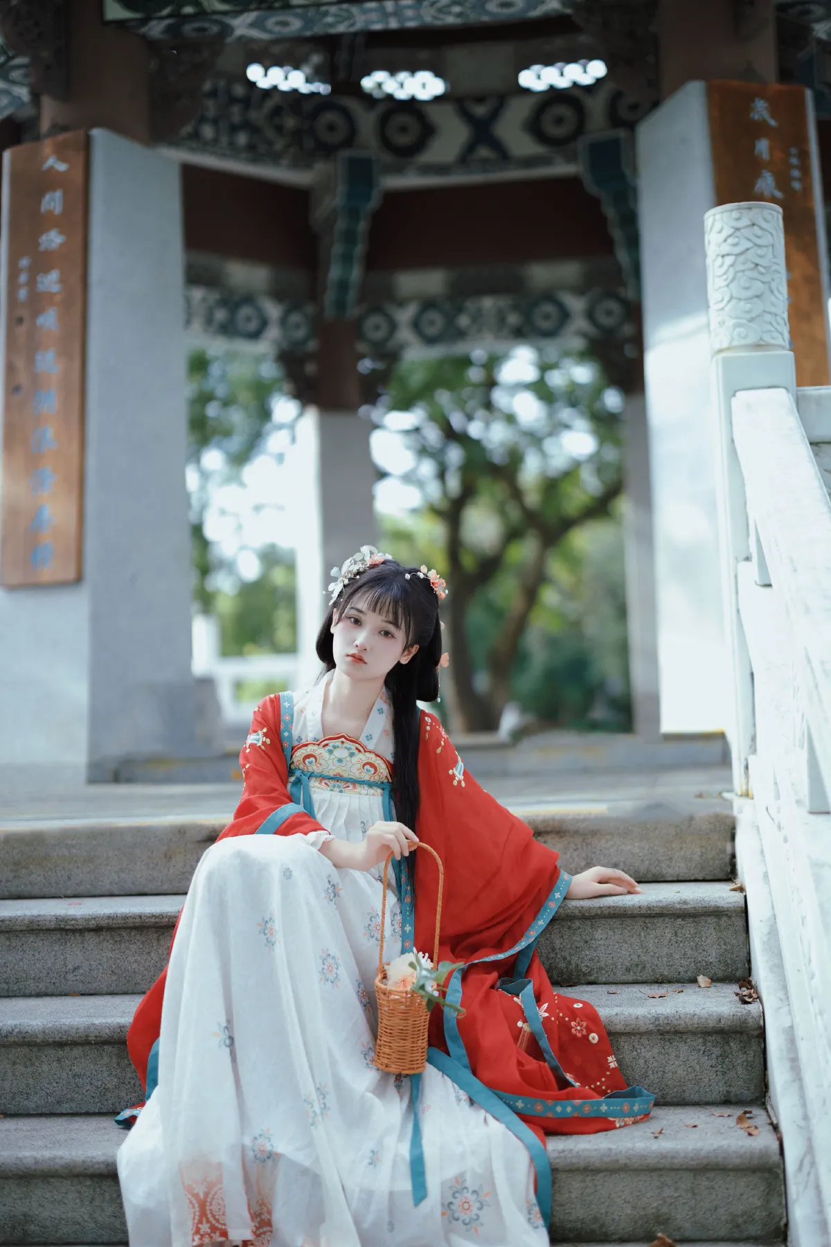 恍恍惚惚 如坠迷雾
