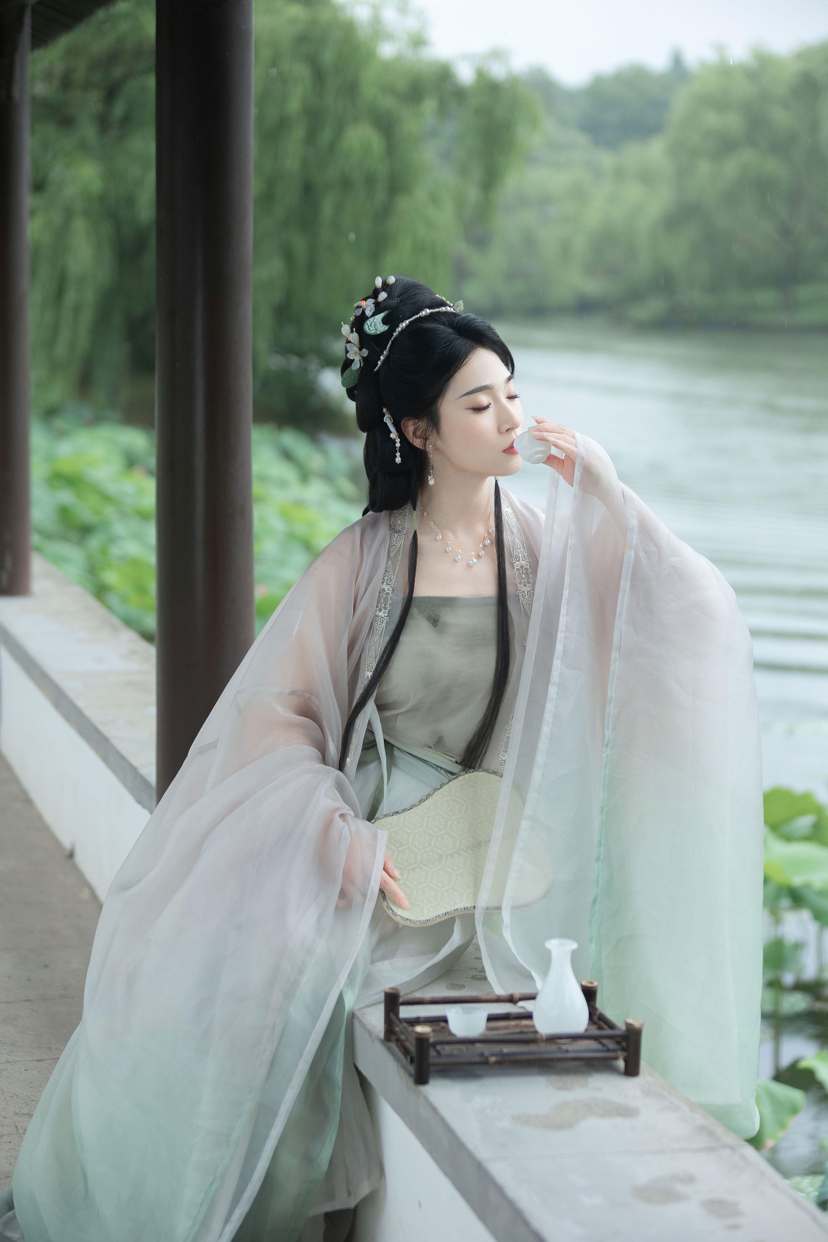 梅雨赏荷
