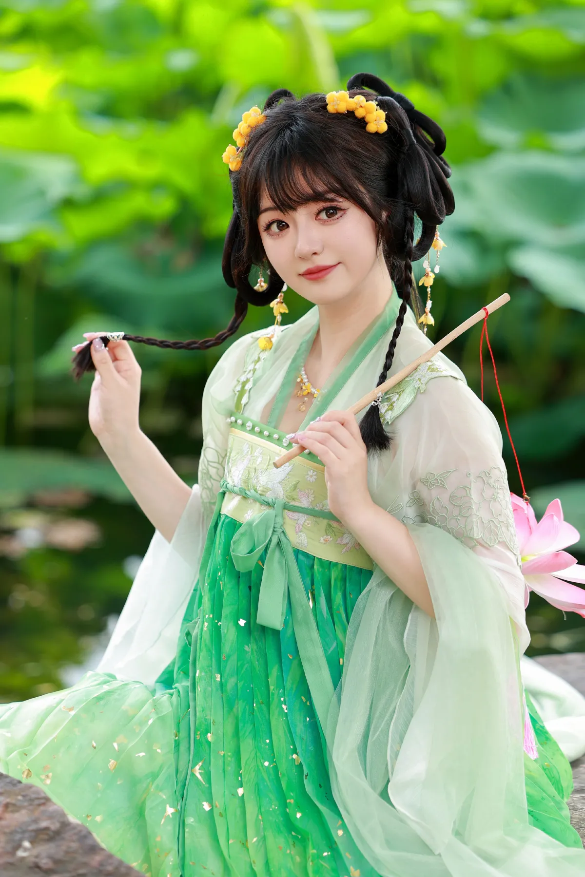 荷塘少女